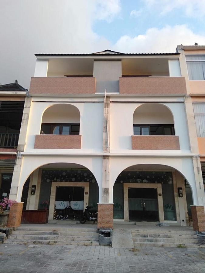 Hostel Rumah Wj And *